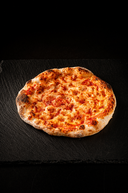 Masa de pizza a la piedra con salsa de tomate Individual